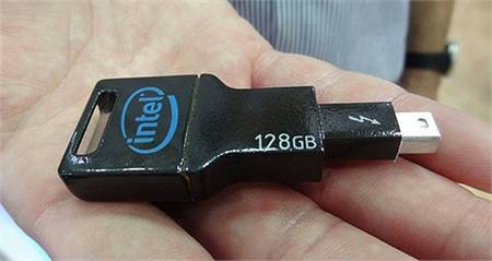 Intel presentó un pendrive con interfaz