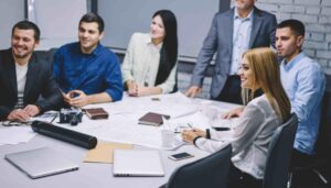 Los jóvenes eligen el sector asegurador por su oferta en IA y tecnología