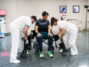 "En neurorrehabilitación robótica trabajamos pensando en la vida real del paciente: que pueda moverse por casa con seguridad y reducir el riesgo de caídas", explica Sara García Delgado