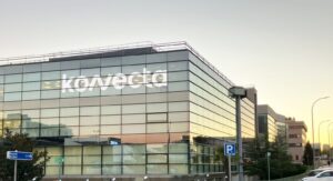 Konecta impulsa la traducción de voz en tiempo real para ampliar la atención en lenguas cooficiales